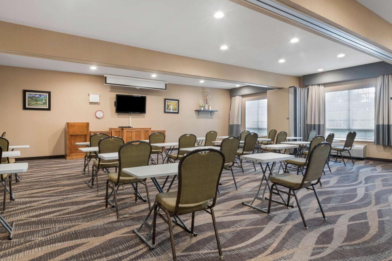 Best Western Plus Saint John Hotel & Suites מראה חיצוני תמונה